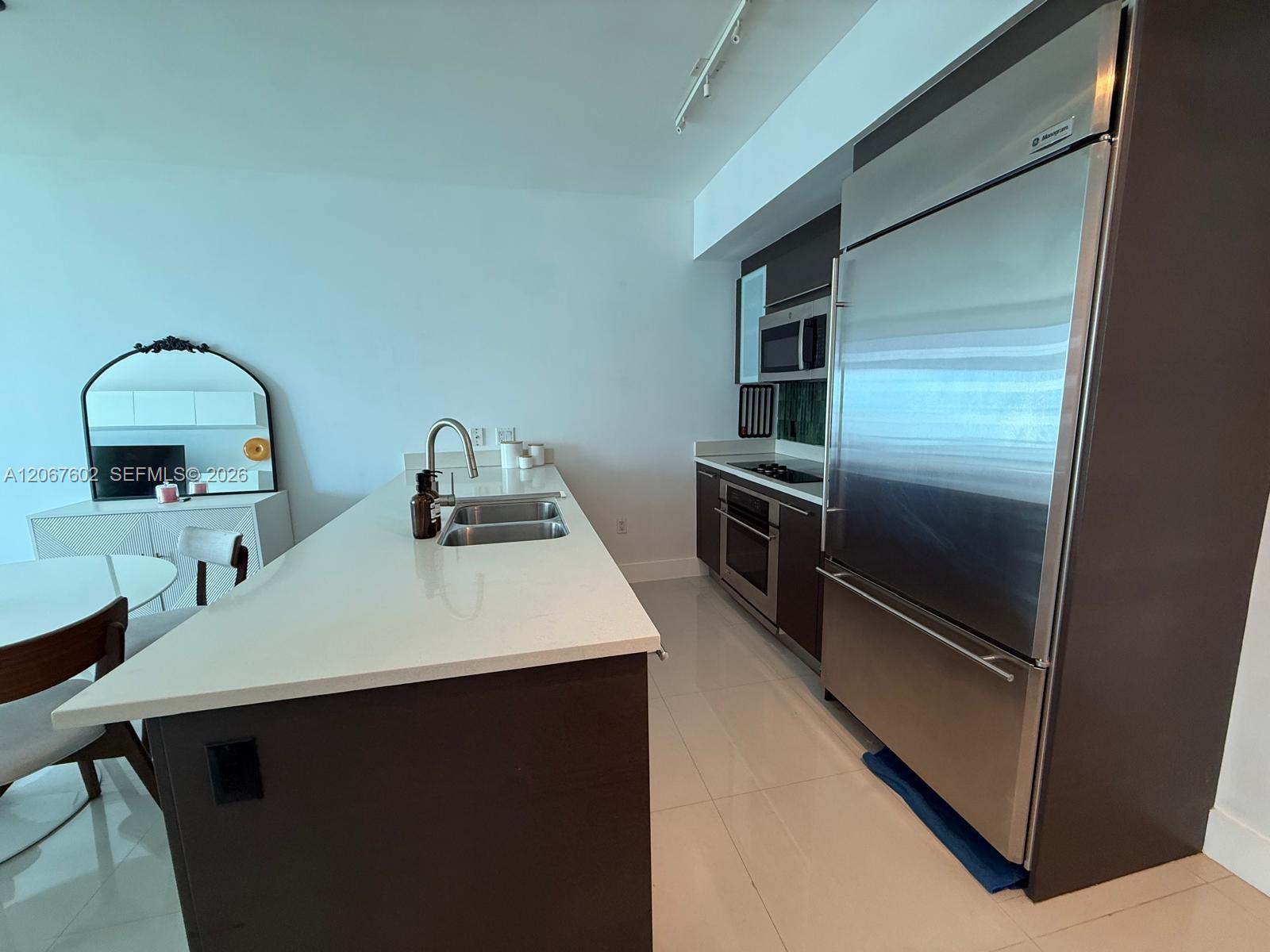 500 Brickell Avenue 2706 Property Photo 3