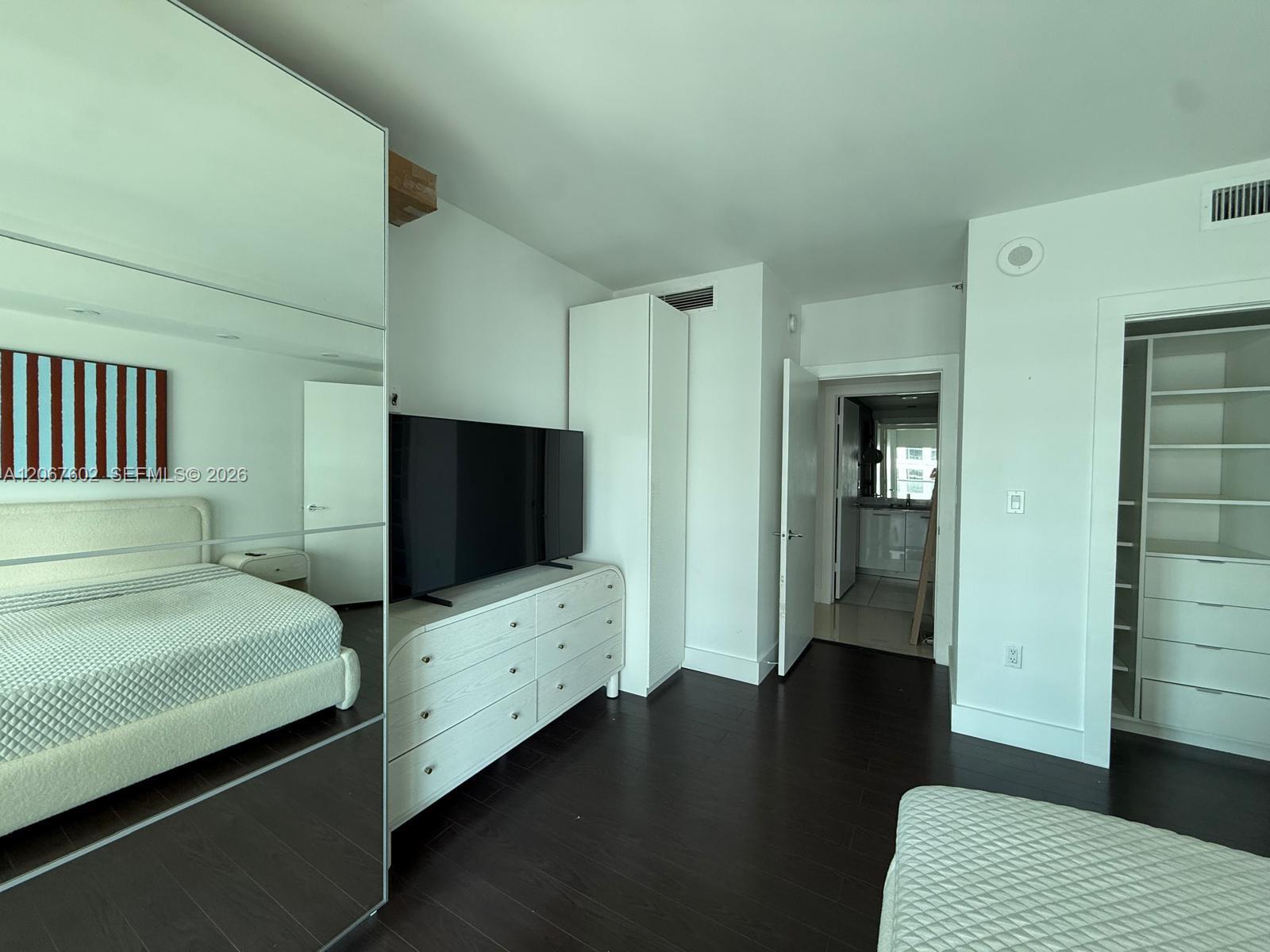 500 Brickell Avenue 2706 Property Photo 7