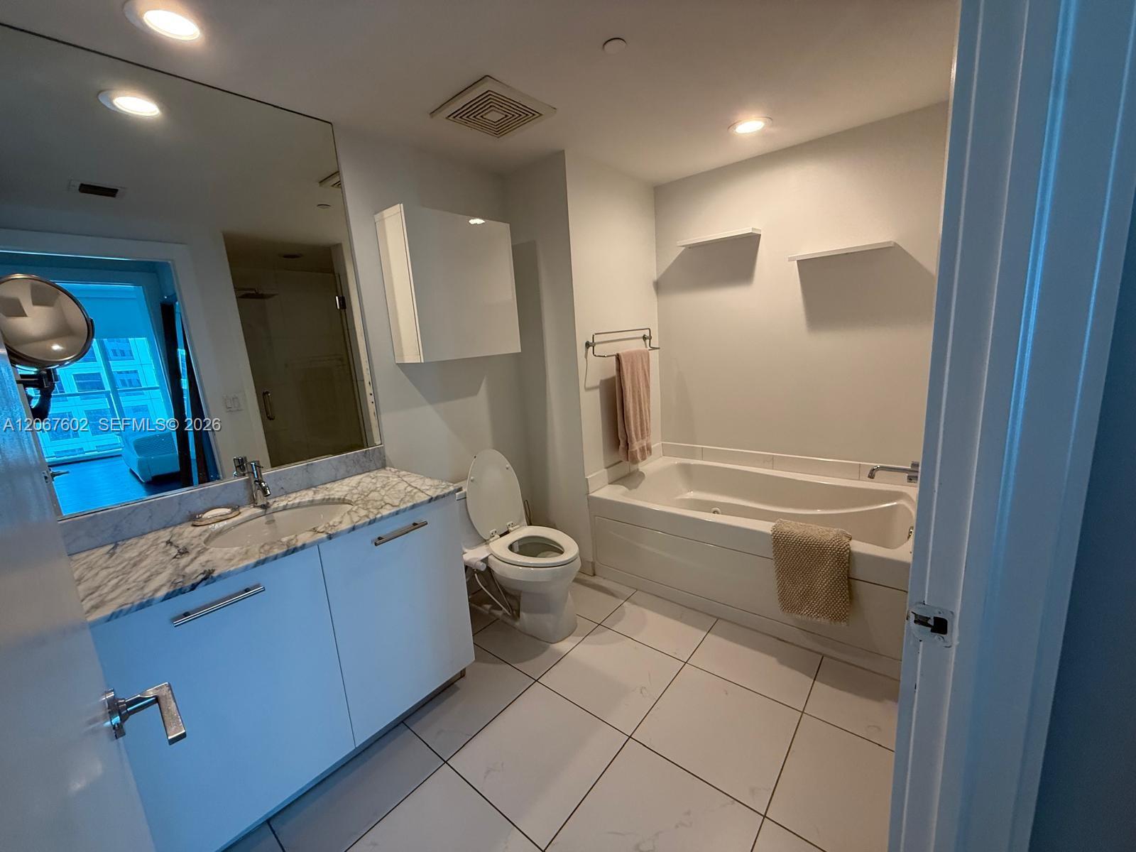 500 Brickell Avenue 2706 Property Photo 8