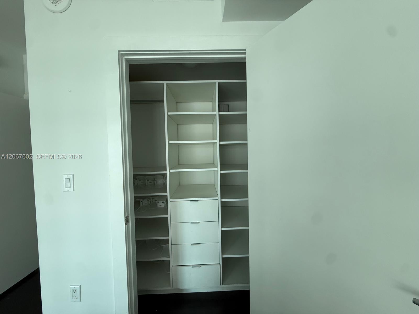 500 Brickell Avenue 2706 Property Photo 10