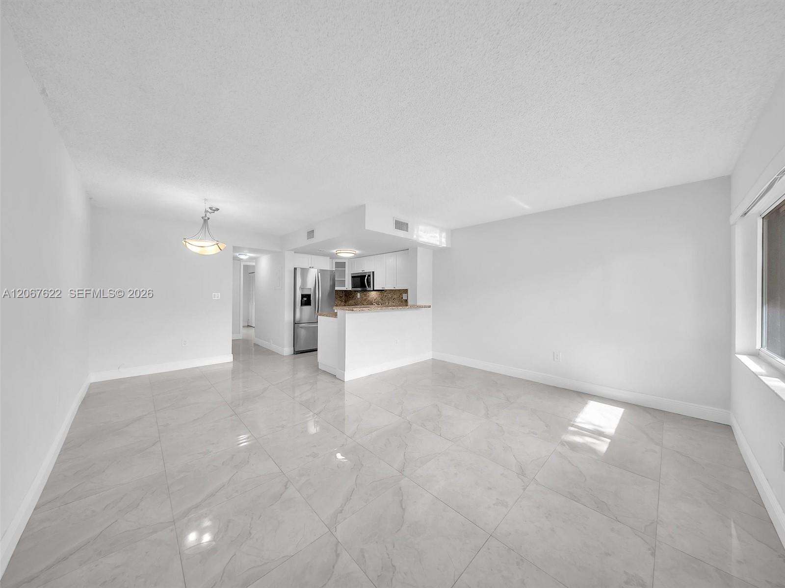 670 Nw 85th Place 11-104 Property Photo 2