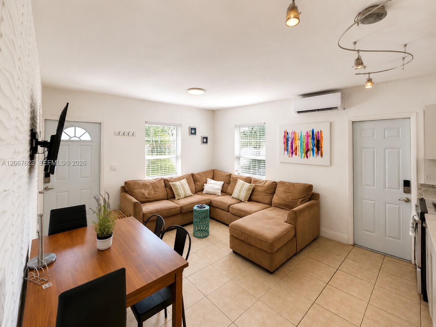 1639 Hayes Street 1 Property Photo 2