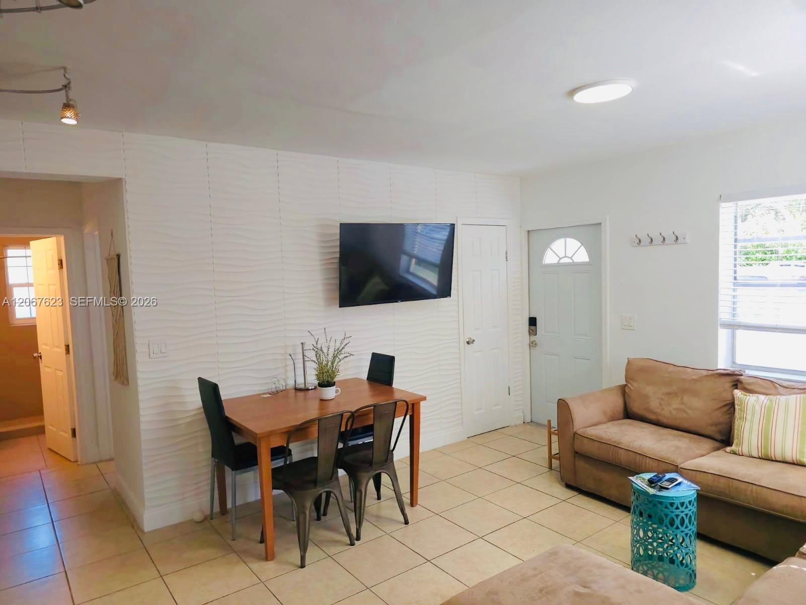 1639 Hayes Street 1 Property Photo 4