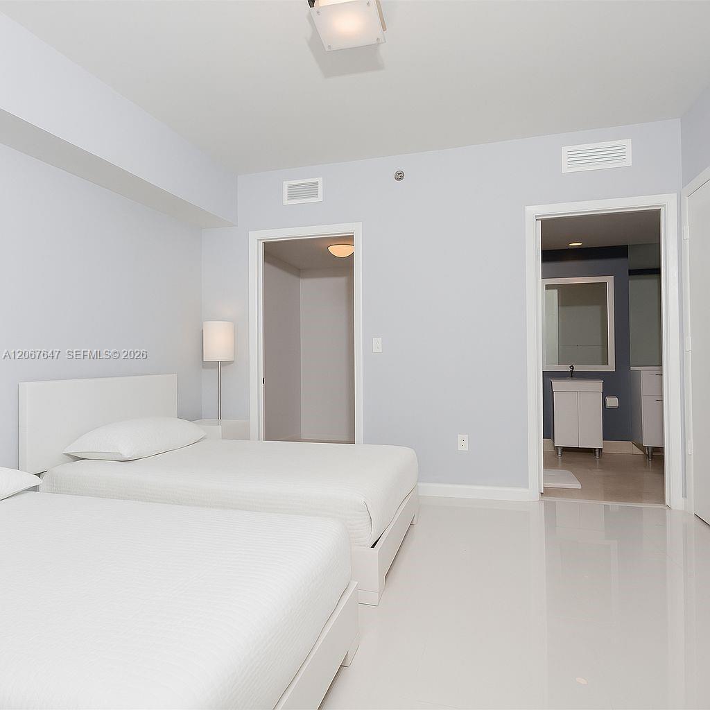 495 Brickell Avenue 5104 Property Photo 14