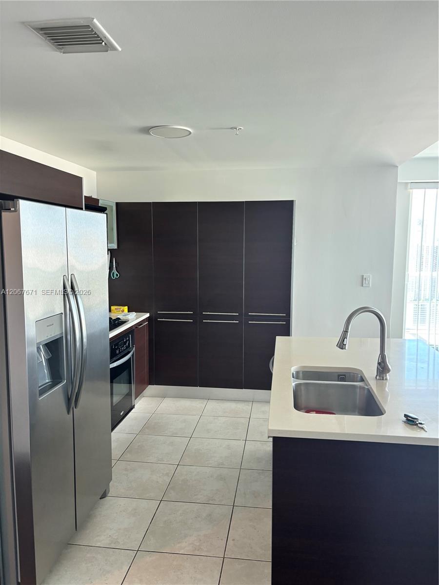 1900 N Bayshore Drive 4011 Property Photo 3