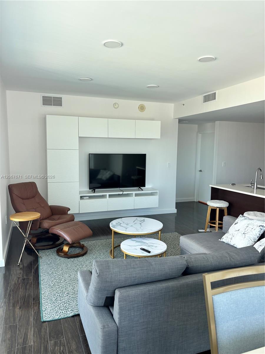 1900 N Bayshore Drive 4011 Property Photo 5