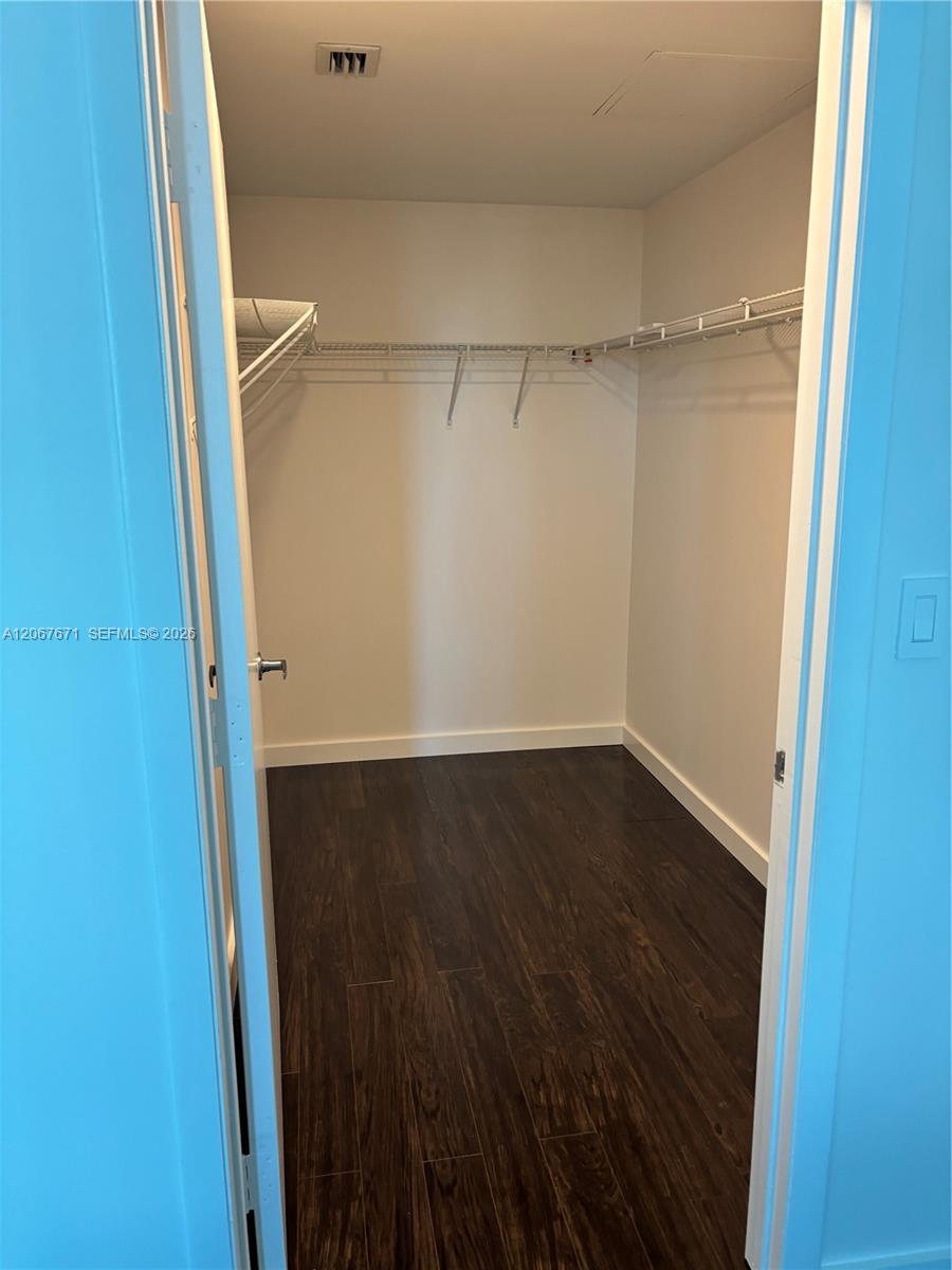 1900 N Bayshore Drive 4011 Property Photo 8