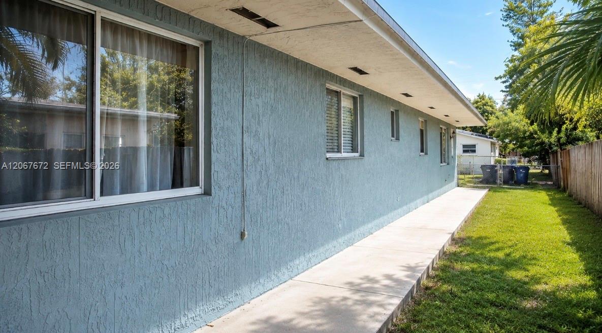 2411 Thomas Street Property Photo 2