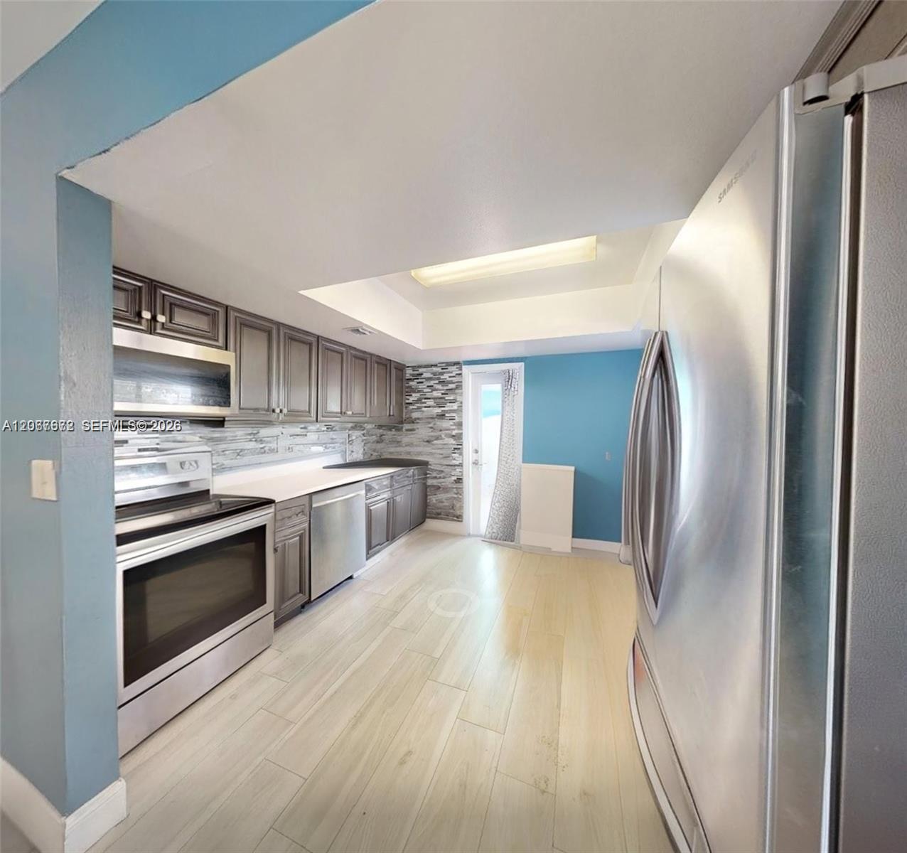 2411 Thomas Street Property Photo 3