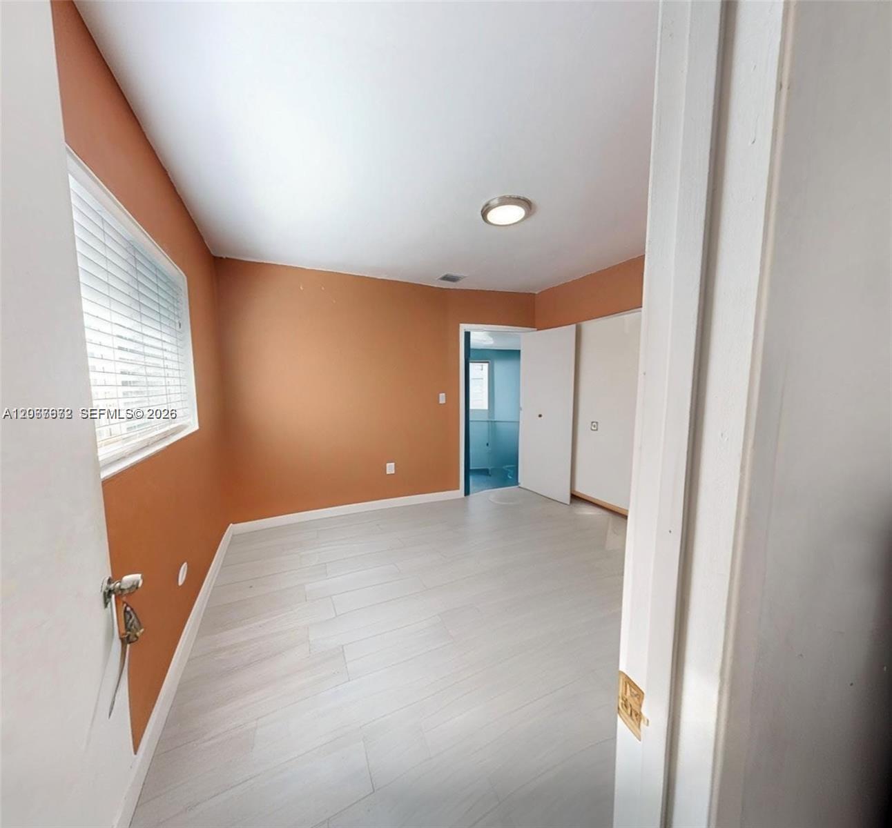 2411 Thomas Street Property Photo 11