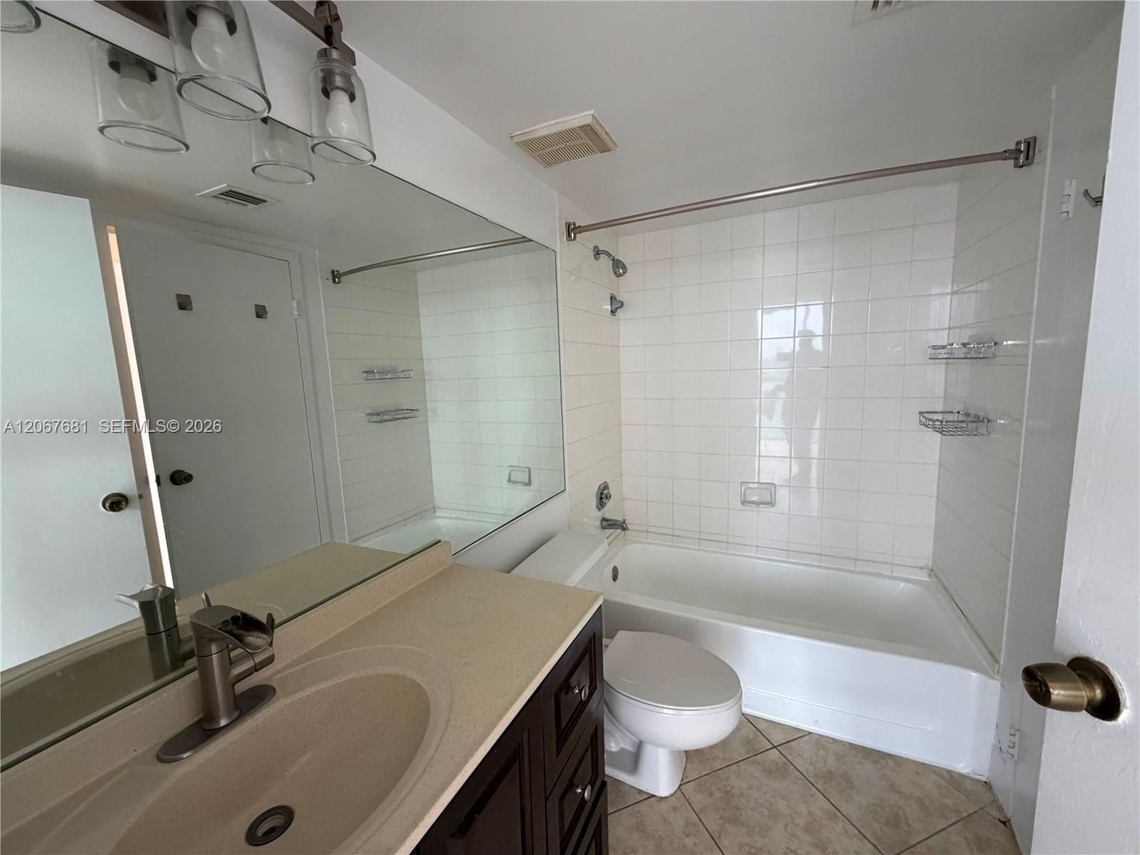 7601 E Treasure Drive 2007 Property Photo 7