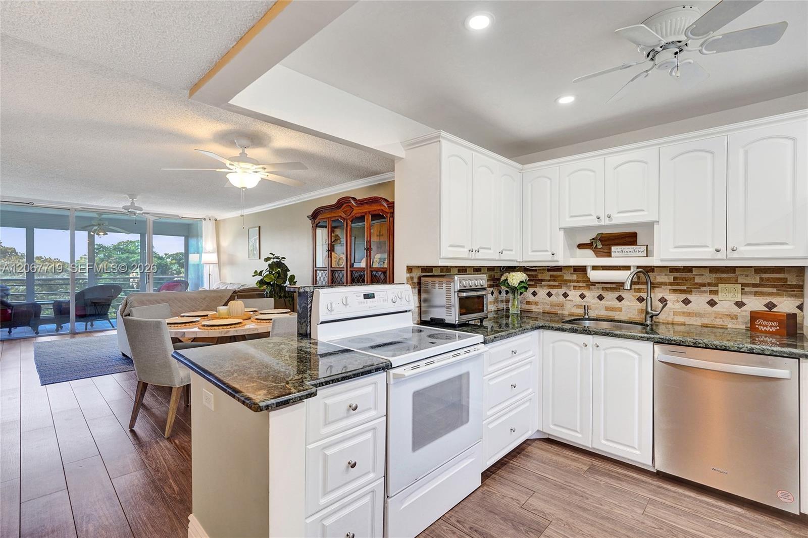 605 Oaks Drive 504 Property Photo 1