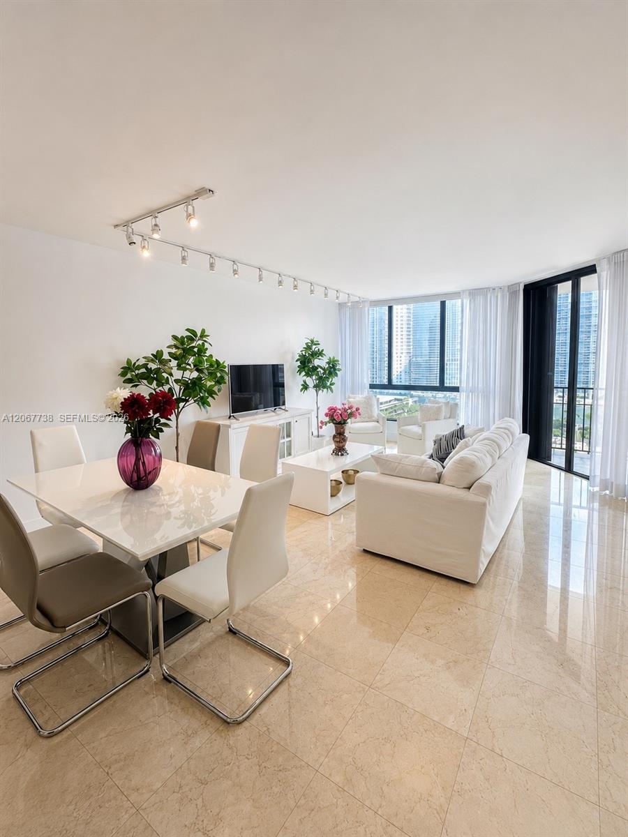 520 Brickell Key Drive A1710 Property Photo 3
