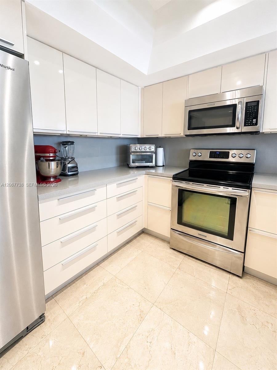520 Brickell Key Drive A1710 Property Photo 6