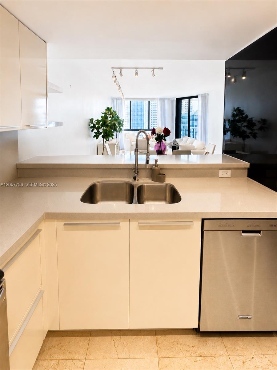 520 Brickell Key Drive A1710 Property Photo 7