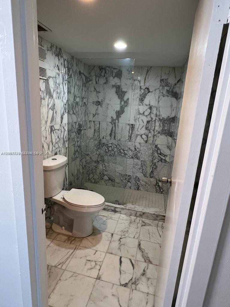 2333 Brickell Avenue 307 Property Photo 6