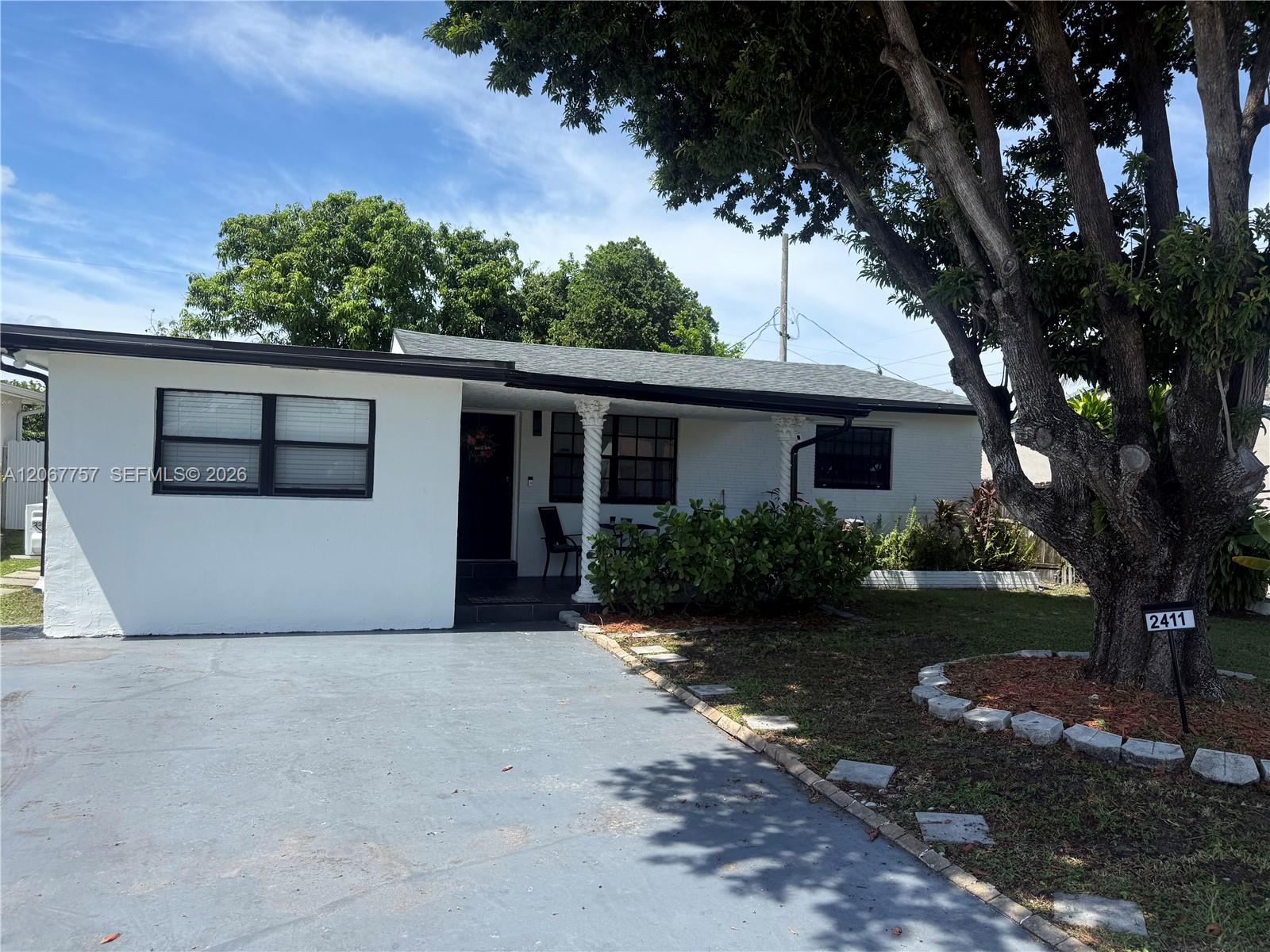 2411 Wiley Street Property Photo 1