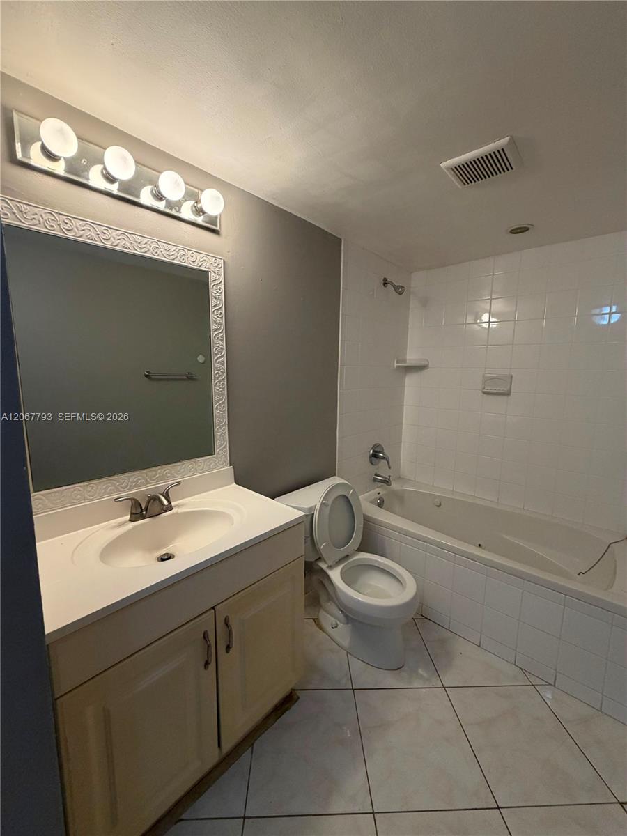 3100 Riverside Drive 104 Property Photo 12