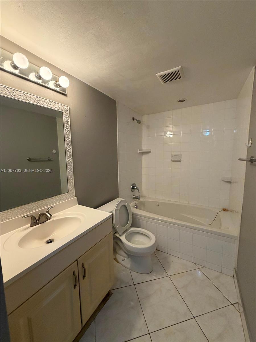 3100 Riverside Drive 104 Property Photo 13