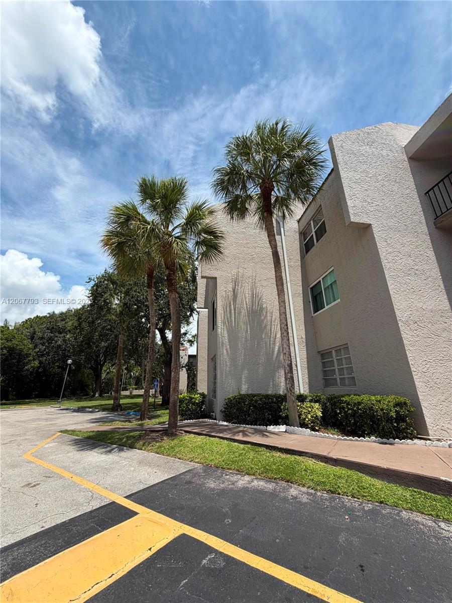 3100 Riverside Drive 104 Property Photo 25