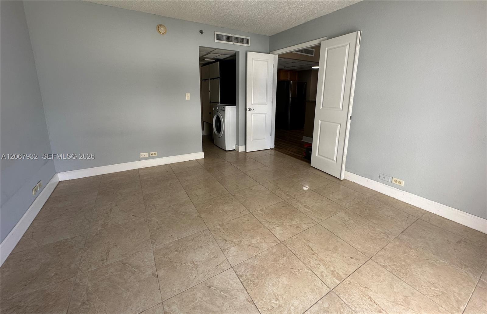 151 E Washington Street 524 Property Photo 6