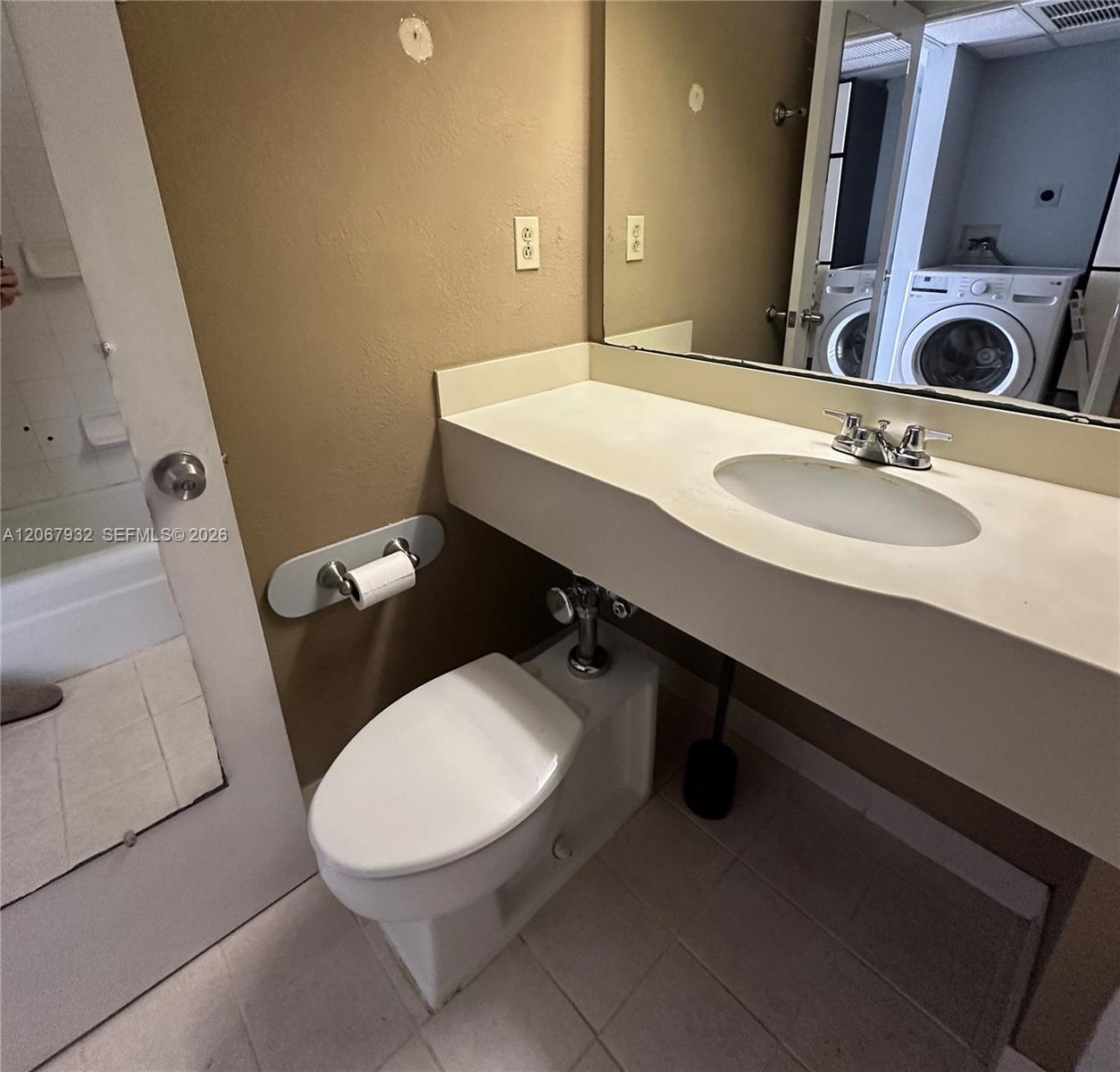 151 E Washington Street 524 Property Photo 8