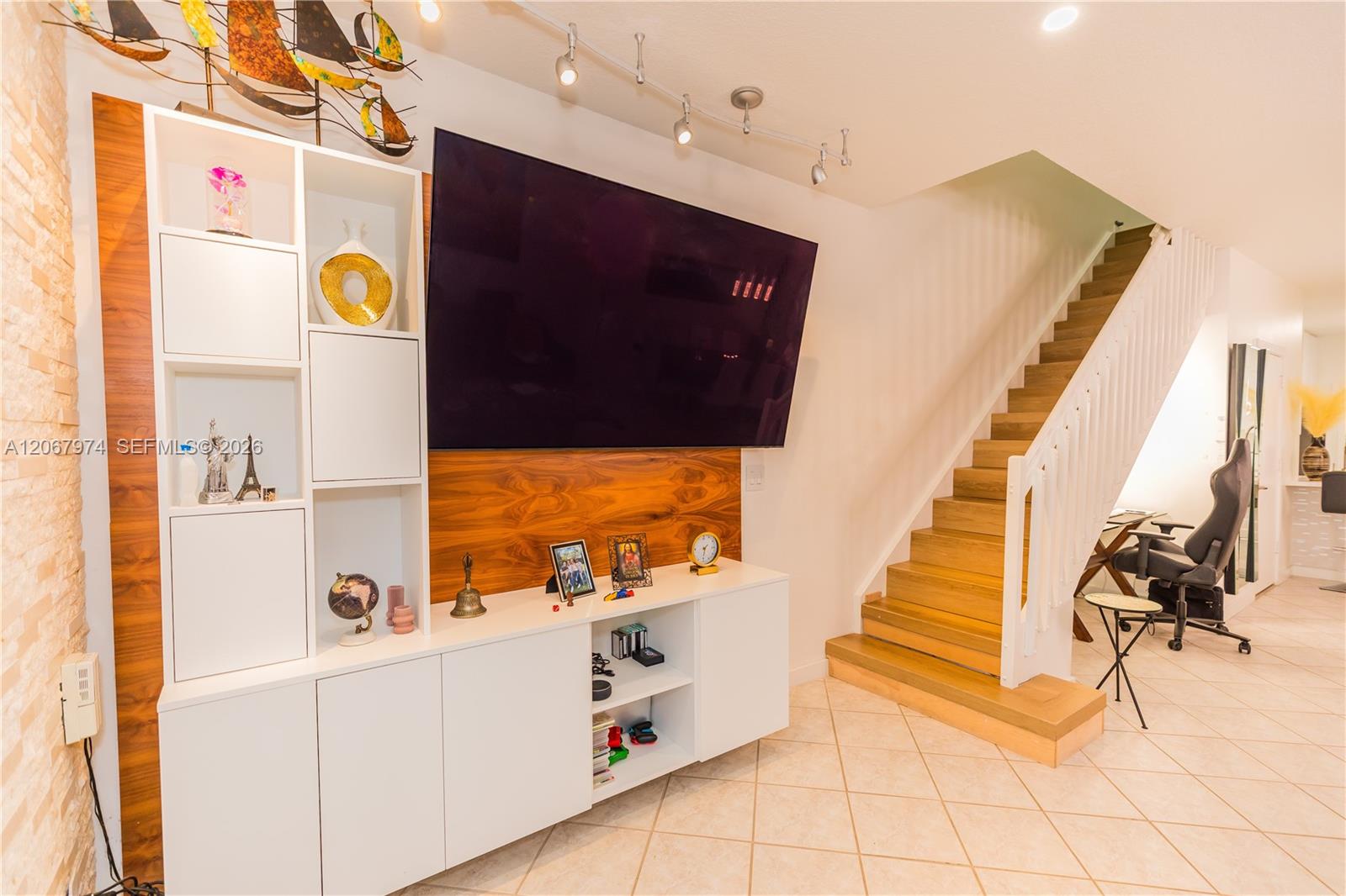 A12067974 Property Photo 16