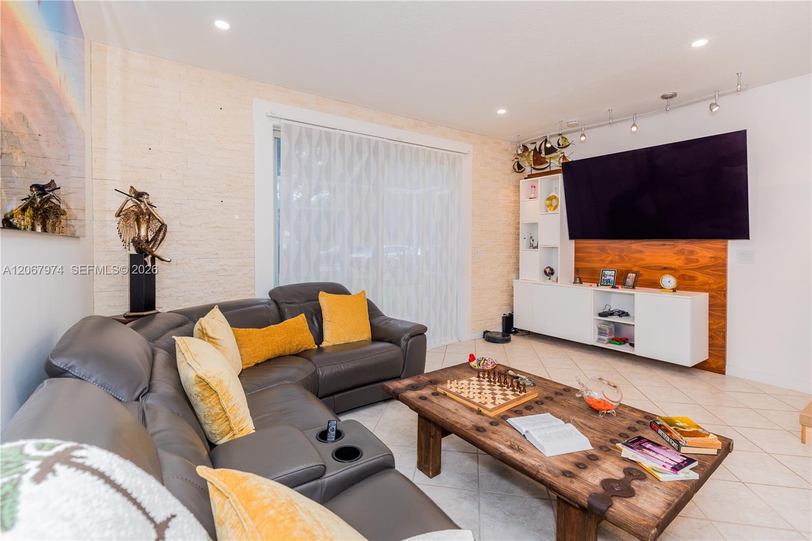 A12067974 Property Photo 18