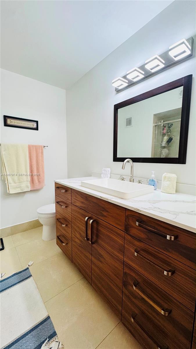 A12067974 Property Photo 31