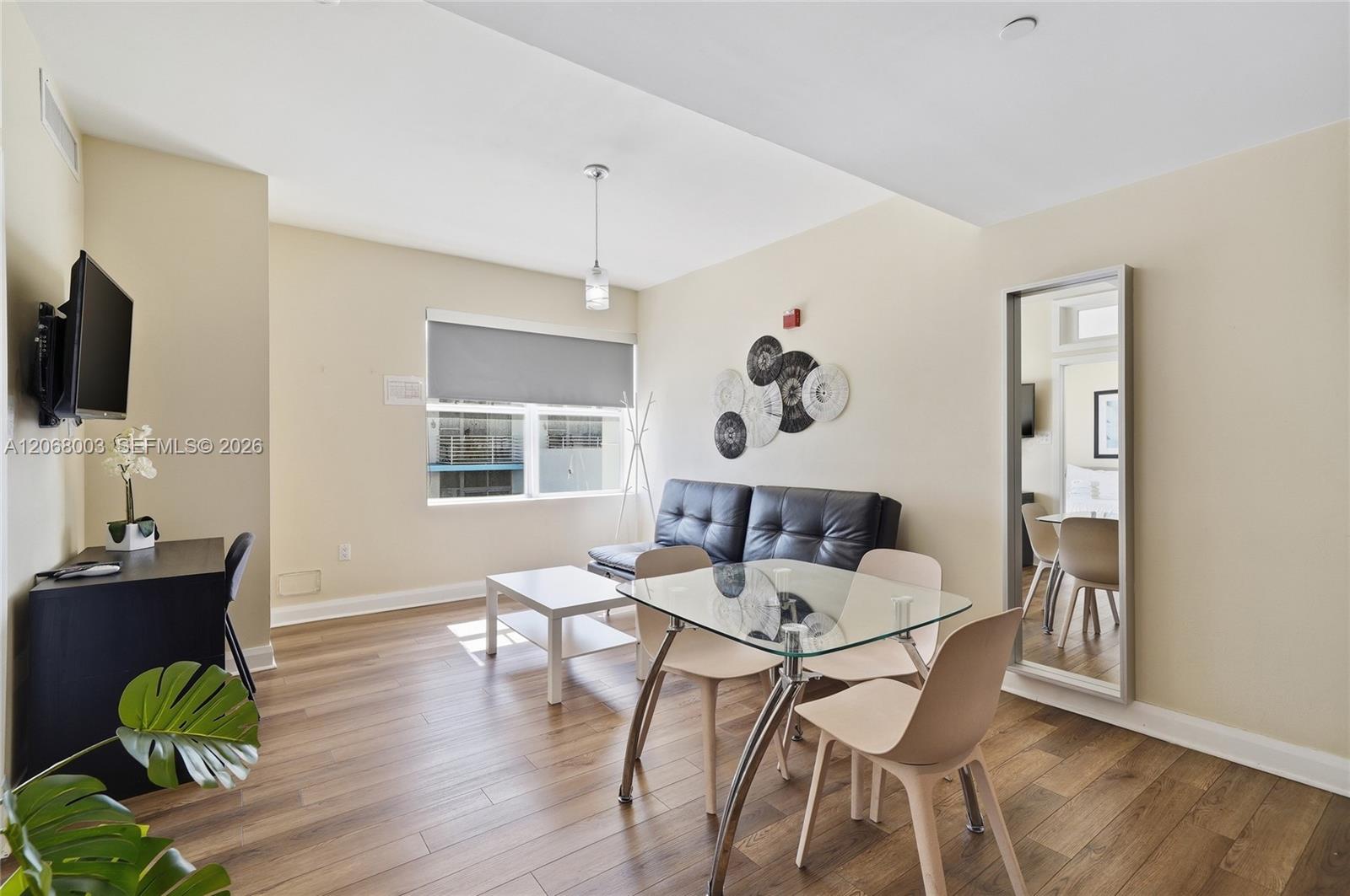 A12068003 Property Photo 3
