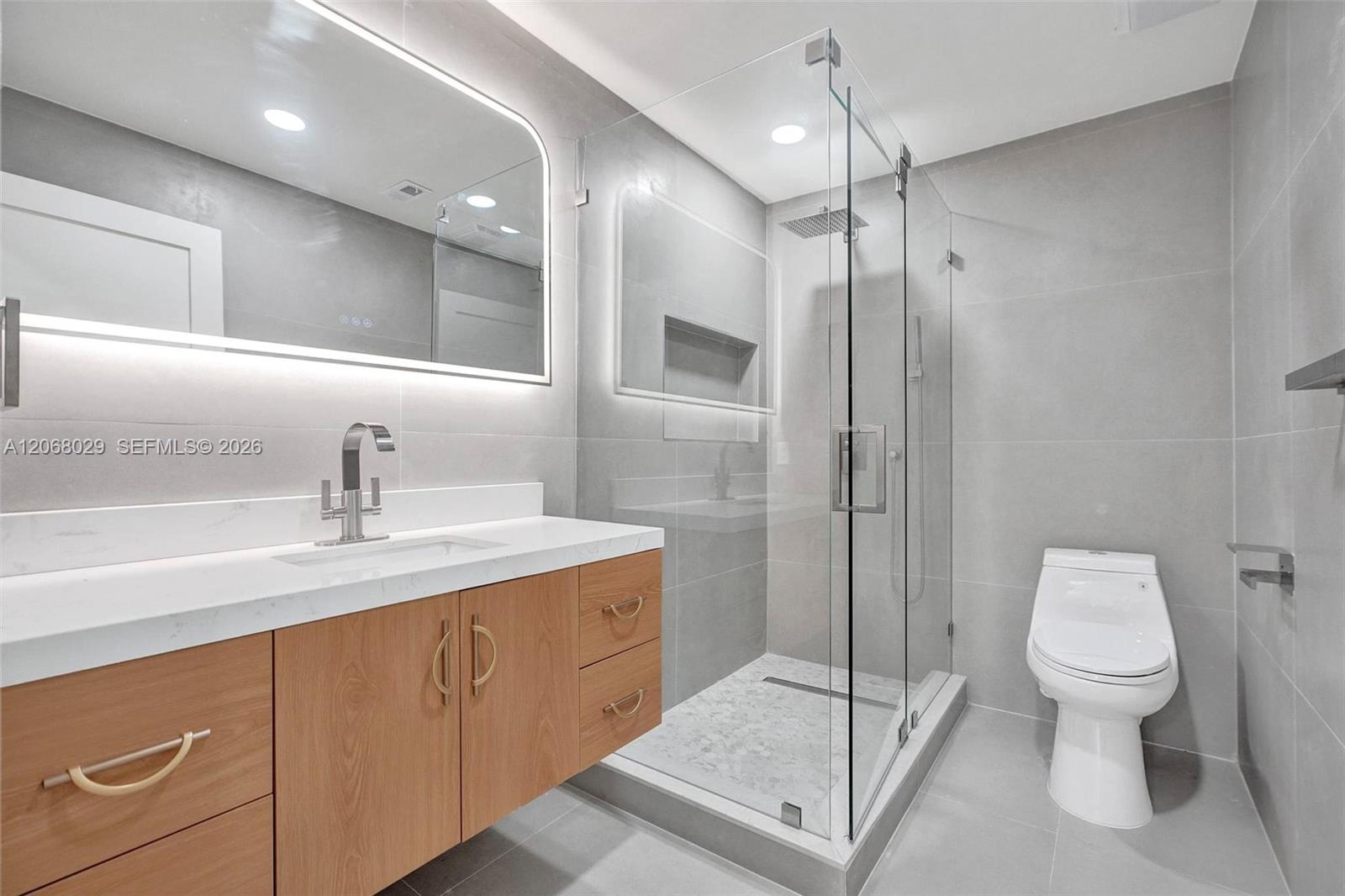 21240 Harbor Way 285-28 Property Photo 6