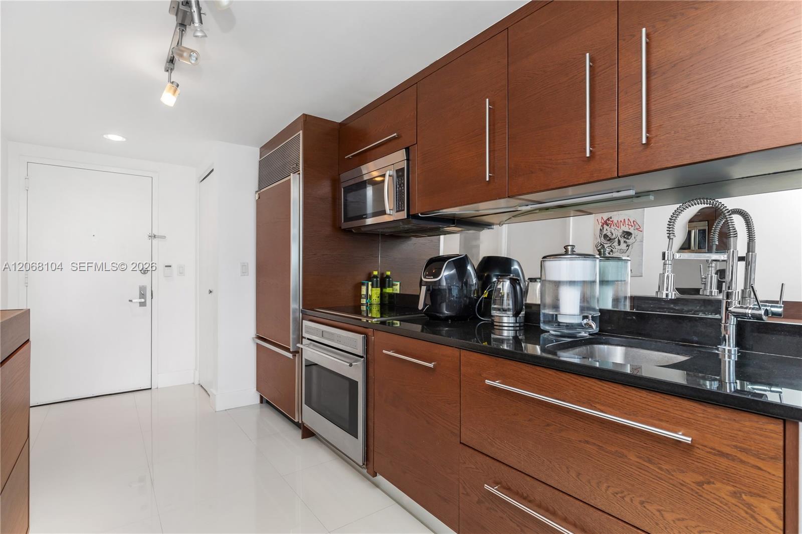 465 Brickell Avenue 2504 Property Photo 10
