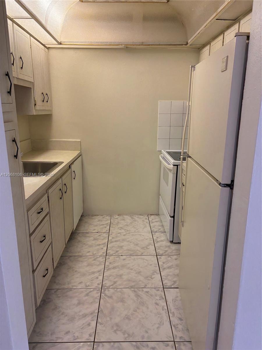 A12068108 Property Photo 7