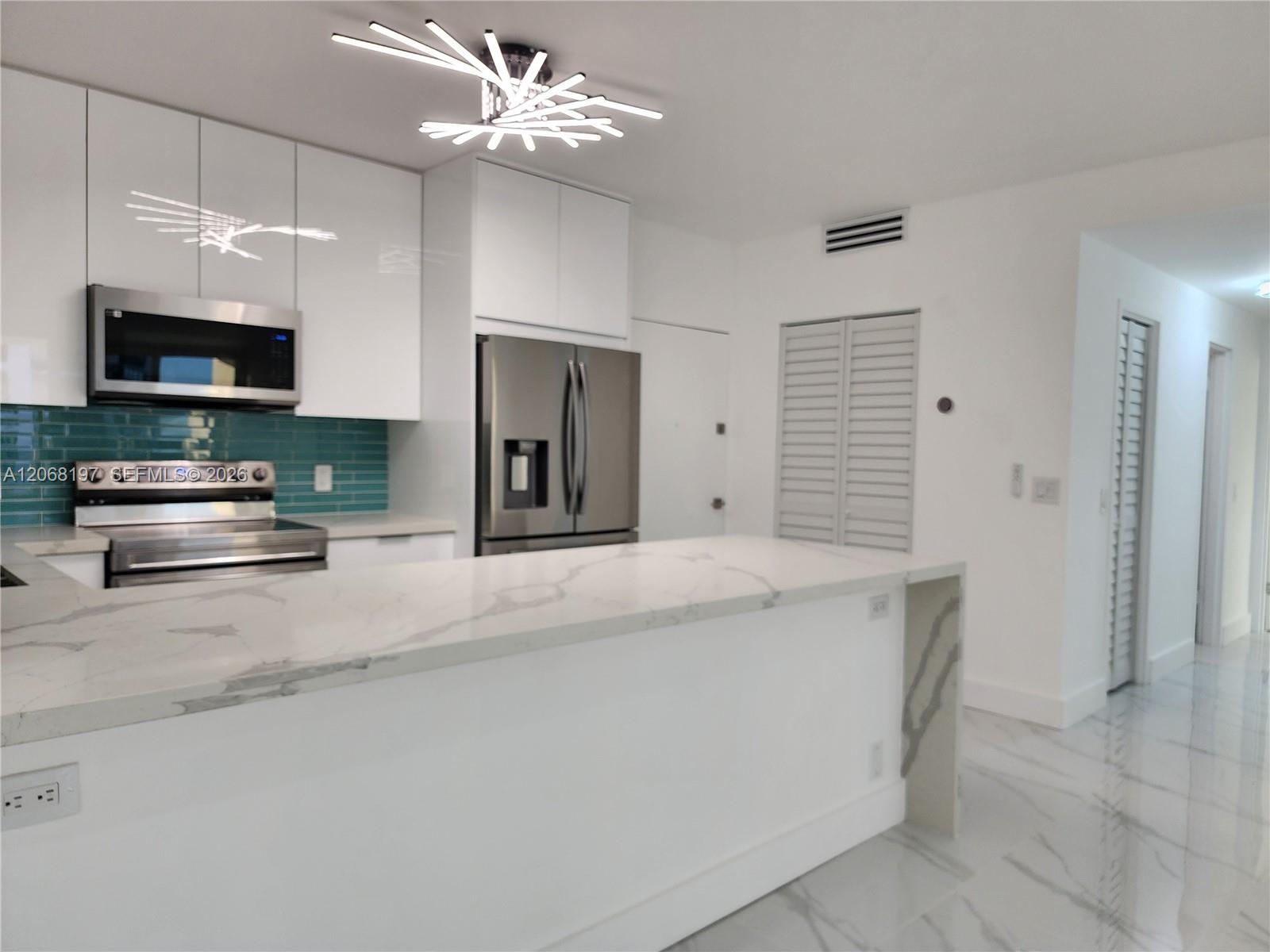 3505 S Ocean Drive 716 Property Photo 9