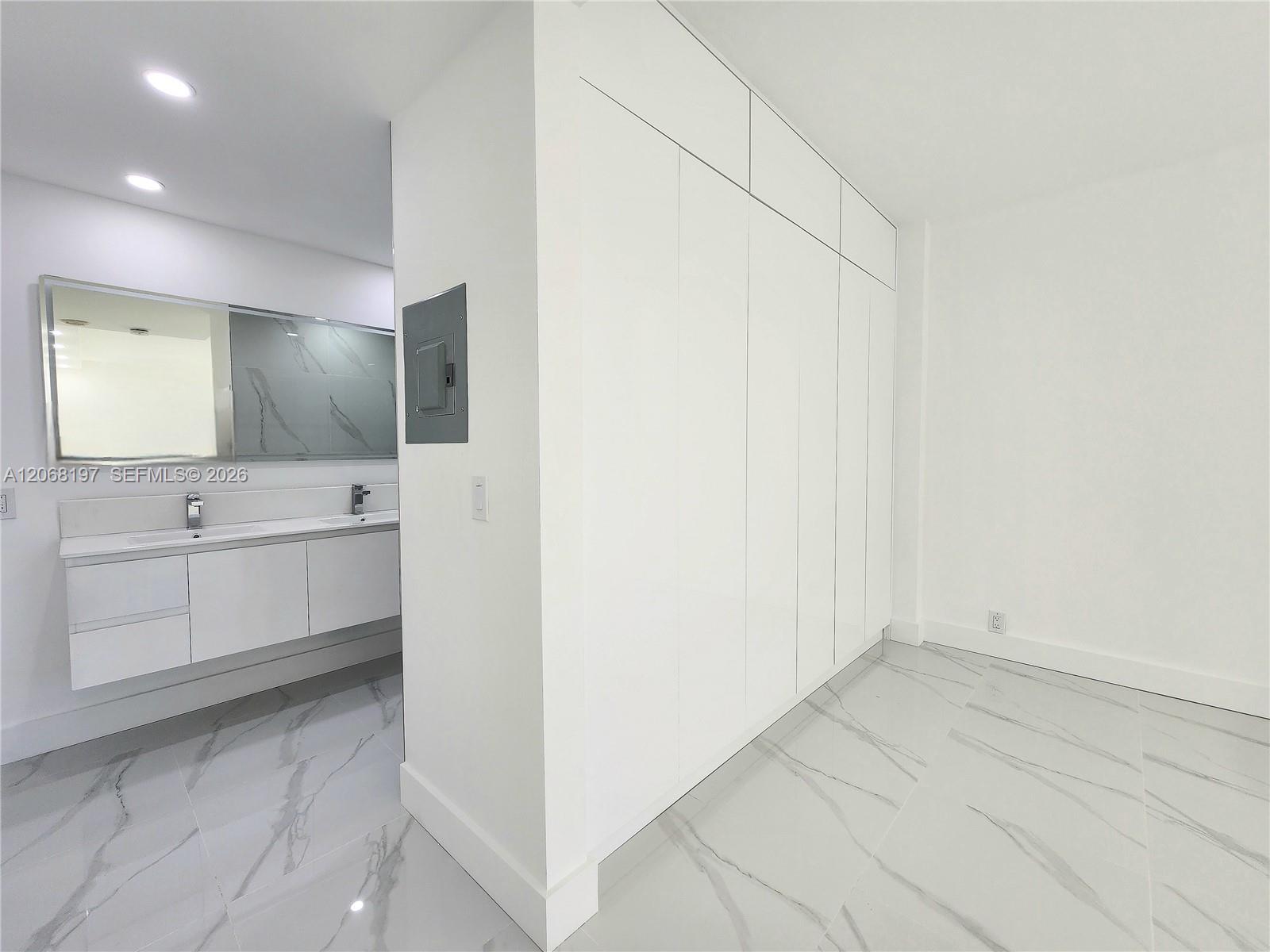 3505 S Ocean Drive 716 Property Photo 12