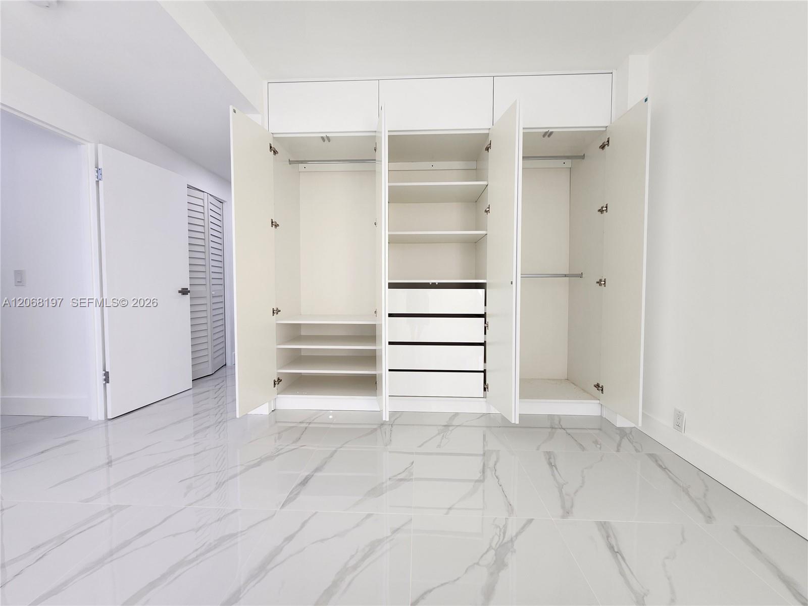3505 S Ocean Drive 716 Property Photo 13