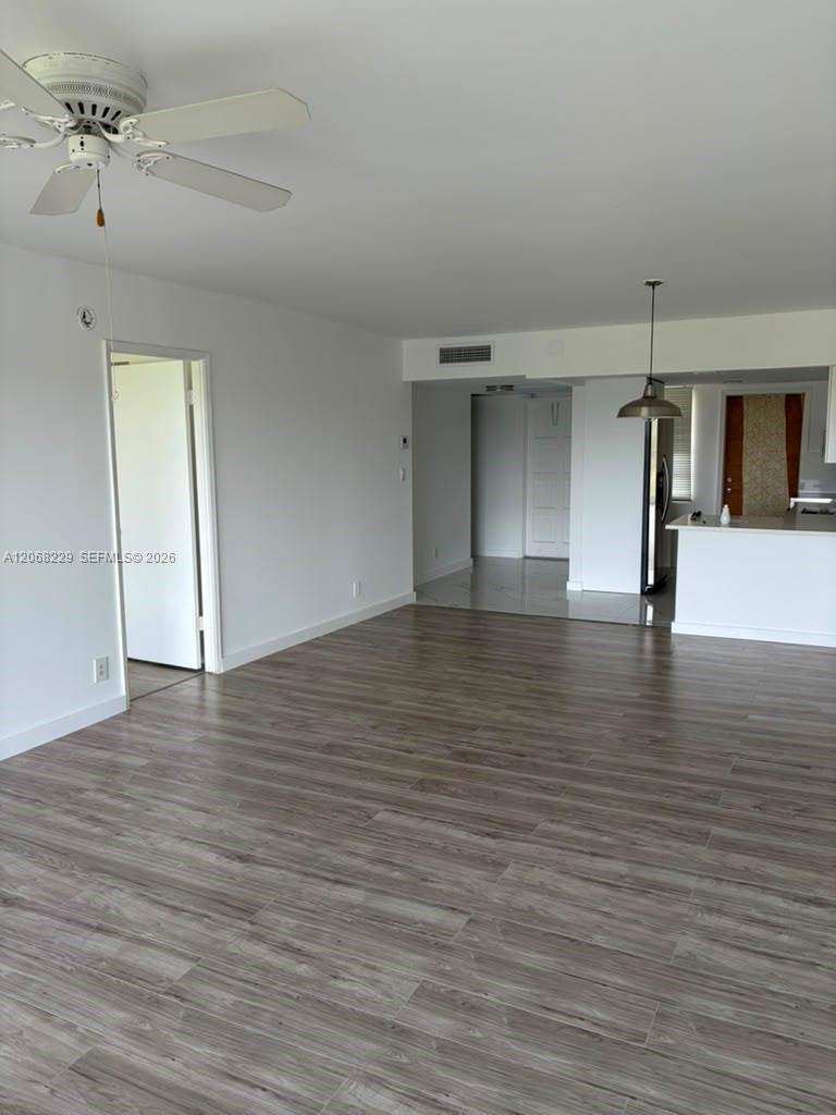 3050 N Palm Aire Drive 707 Property Photo 8