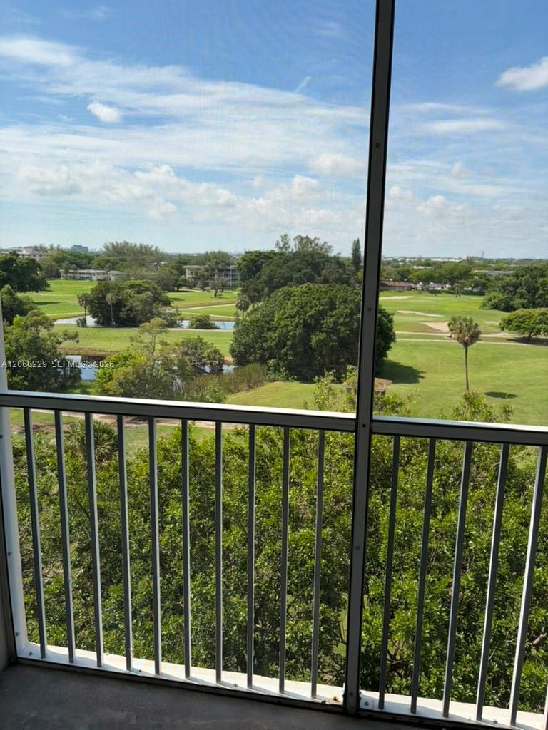 3050 N Palm Aire Drive 707 Property Photo 13