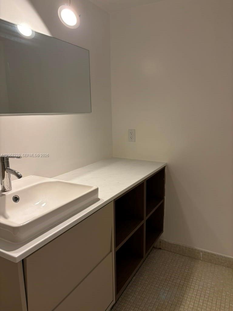 3050 N Palm Aire Drive 707 Property Photo 15
