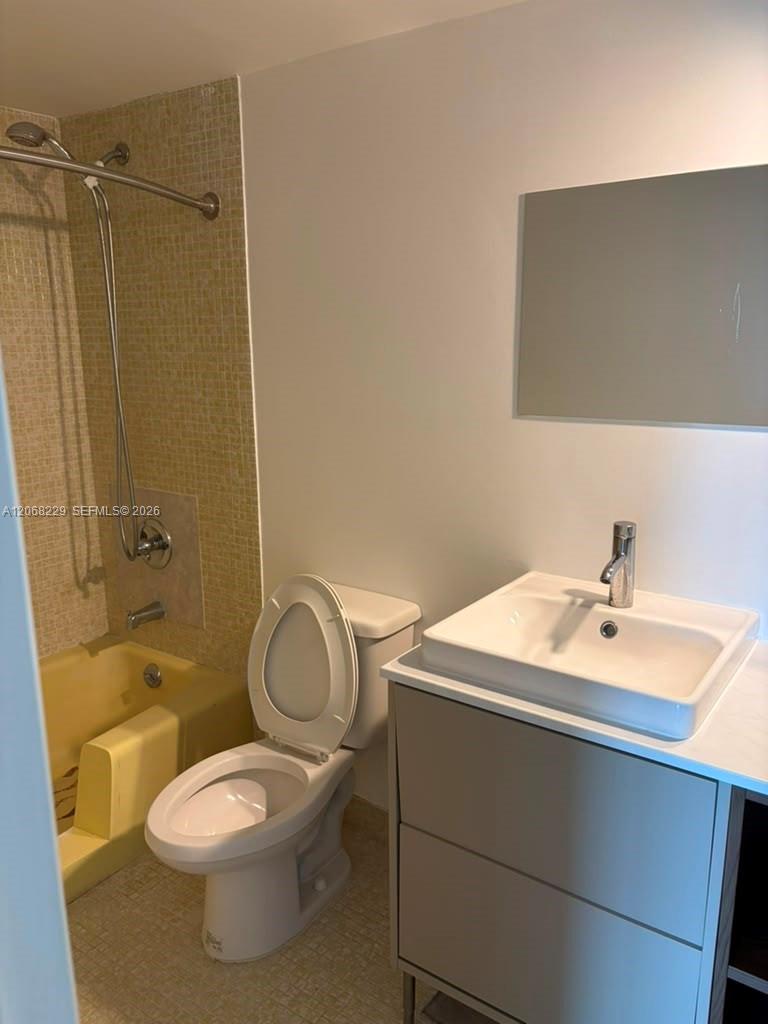 3050 N Palm Aire Drive 707 Property Photo 16