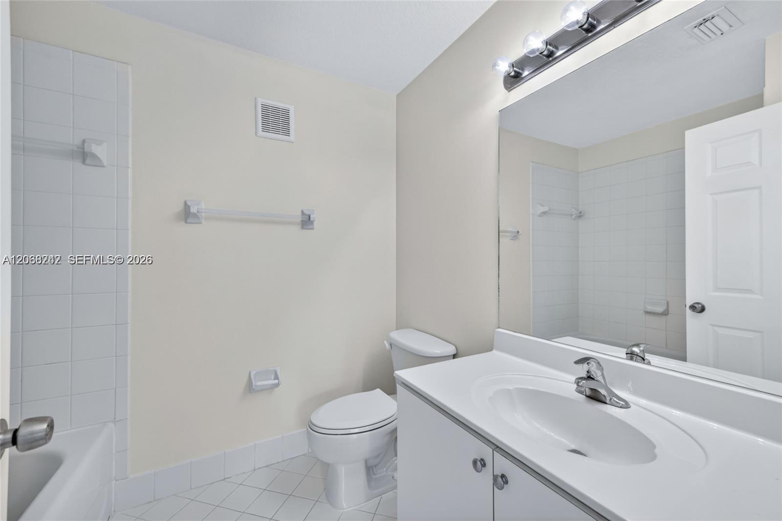 2721 Se 12th Place 206 Property Photo 16
