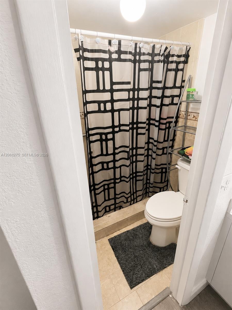 1305 W 53rd Street 430 Property Photo 7