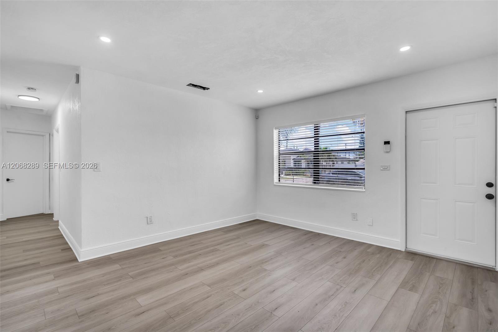 A12068289 Property Photo 6