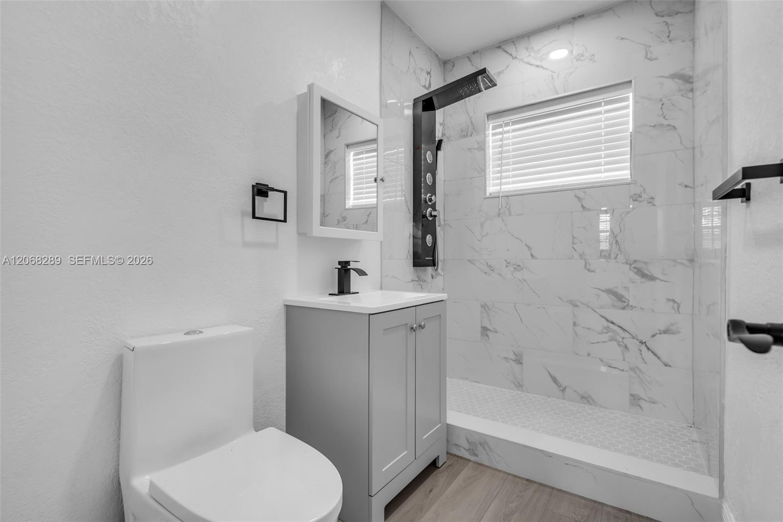 A12068289 Property Photo 17