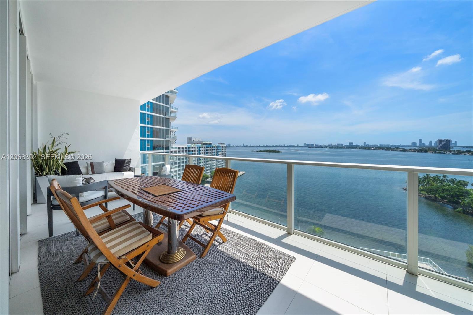 2020 N Bayshore Drive 1407 Property Photo 1