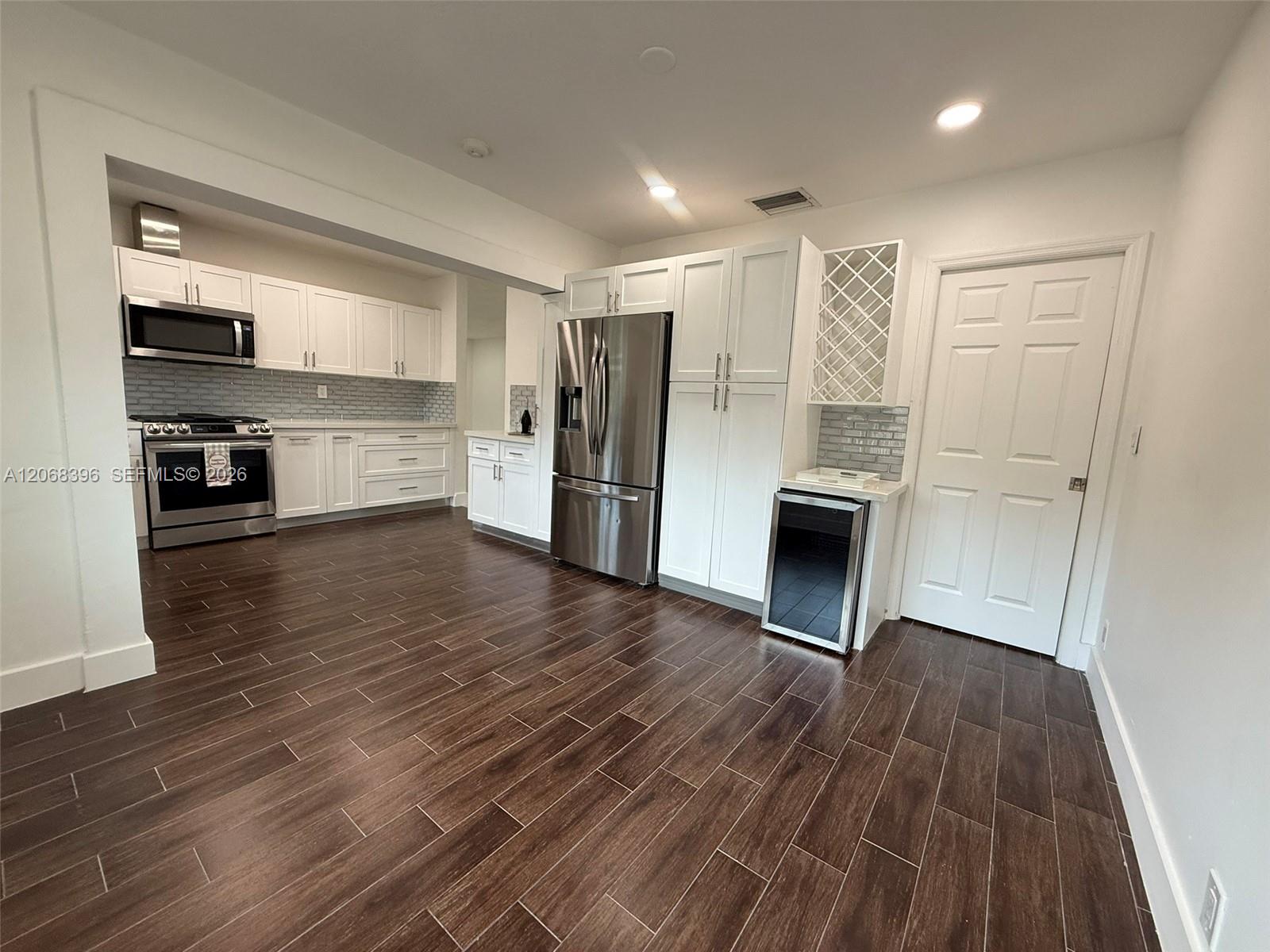 A12068396 Property Photo 6