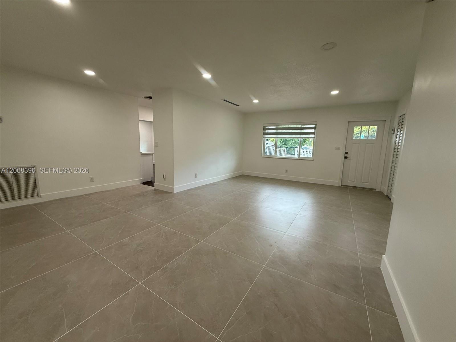 A12068396 Property Photo 8