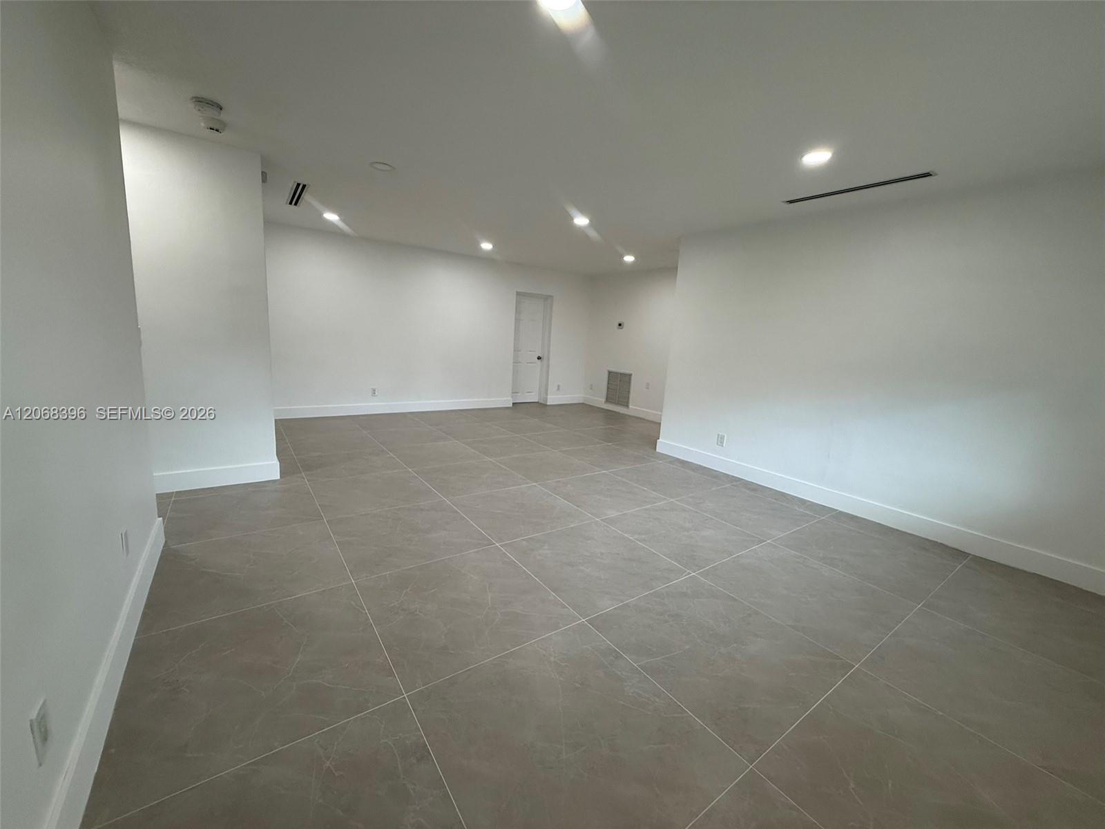 A12068396 Property Photo 9