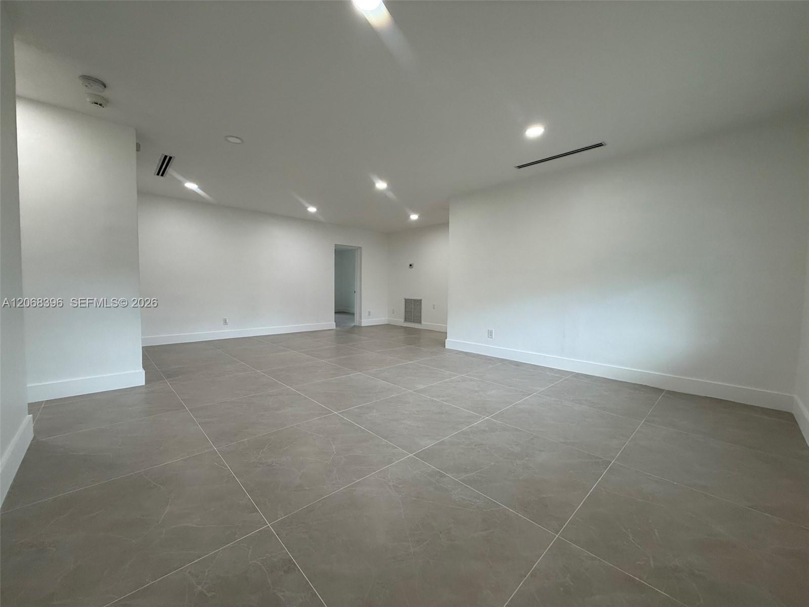 A12068396 Property Photo 10