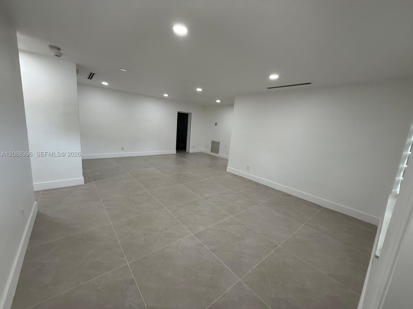 A12068396 Property Photo 11